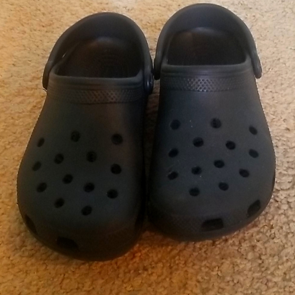 Black crocs women's 6